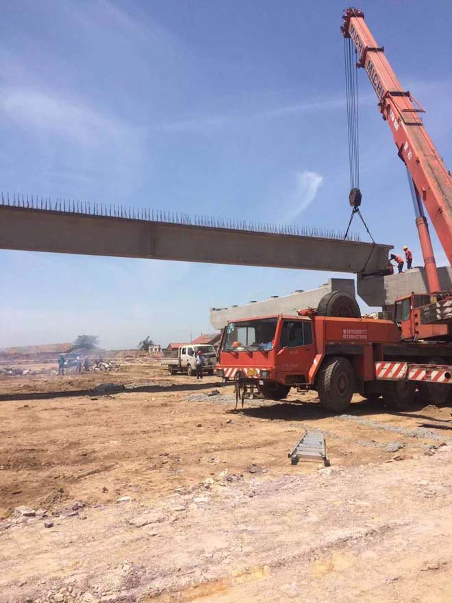 大型吊车租赁助力公路桥箱梁吊装安装现场